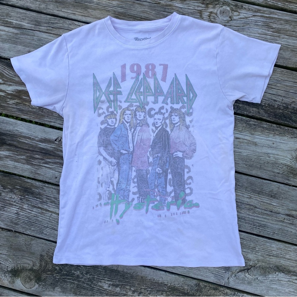Recycled Karma Def Leppard Graphic Faded Crewneck Graphic T-shirt Size Small